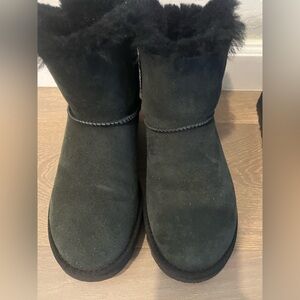 Women black uggs size 6 with mini bow back
